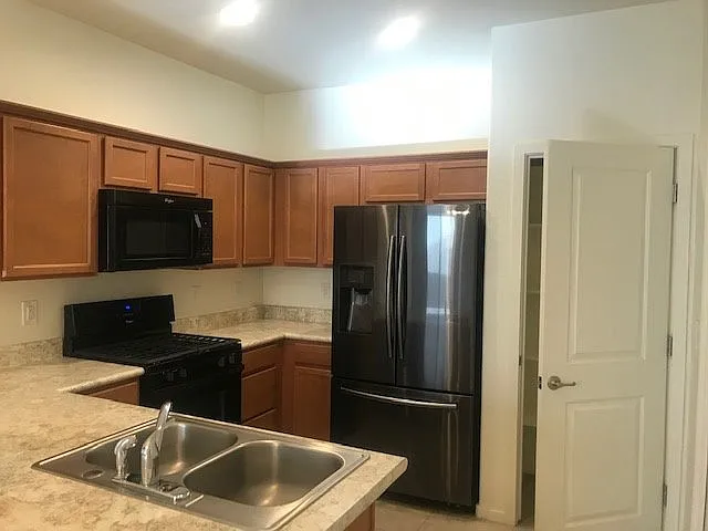 1635 Entrada Dr — Photo 7
