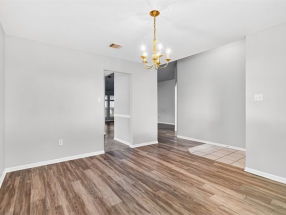 5th image of 519 Moore Ave