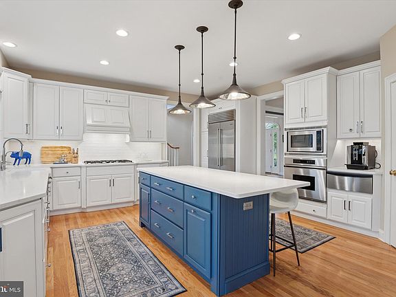 3rd image of 116 Osborne Cir