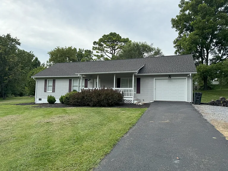46 Housman St — Photo 2