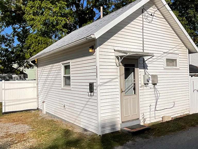 114 George St — Photo 1