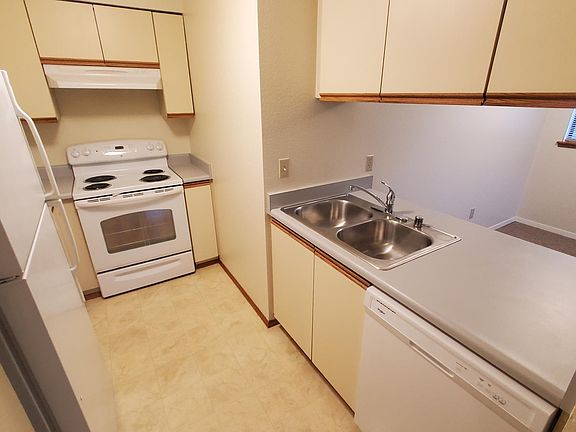 5th image of 6806 Oswego Pl NE #101