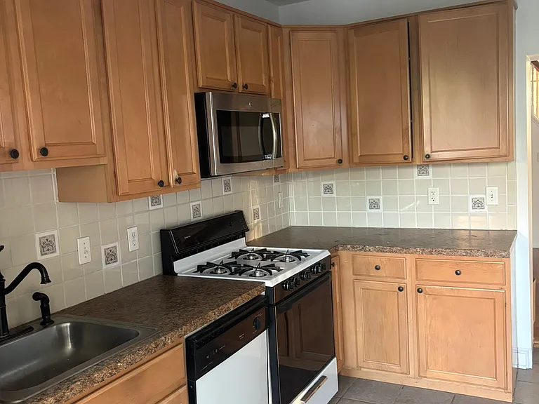 315 N Orange St — Photo 10