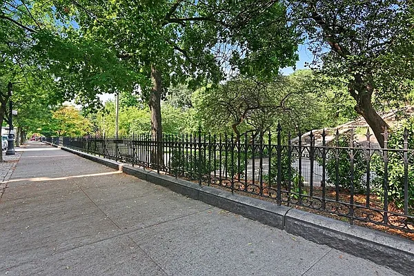 Sold by Compass | media 20