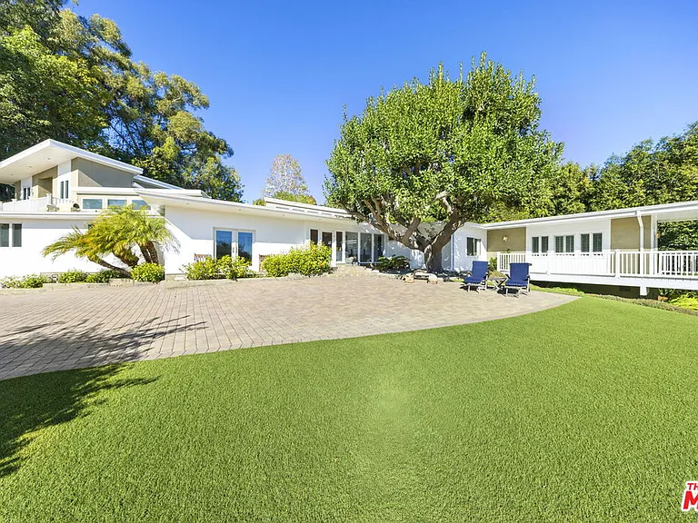 11215 W Sunset Blvd — Photo 1