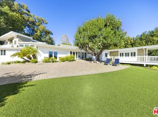 11215 W Sunset Blvd, Los Angeles, CA 90049