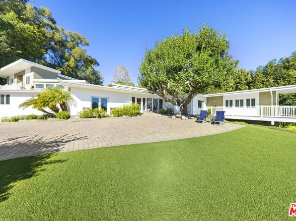 11215 W Sunset Blvd, Los Angeles, CA 90049