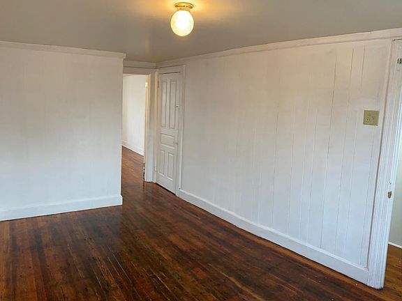 4th image of 1820 Park St