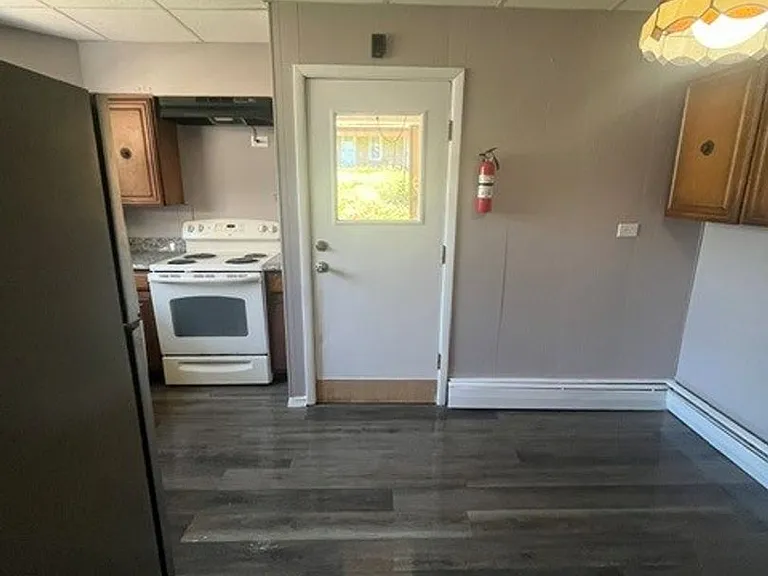 126 E High St — Photo 11