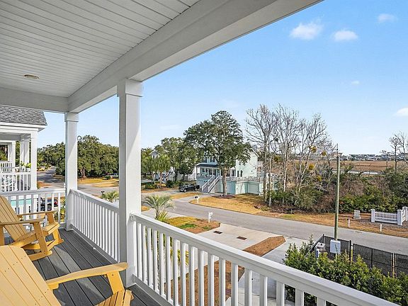 3rd image of 695 Elizabeth Dr.