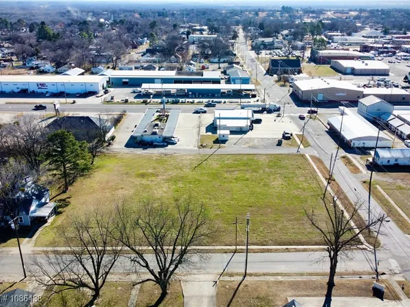 College Ave, Poteau, OK 74953