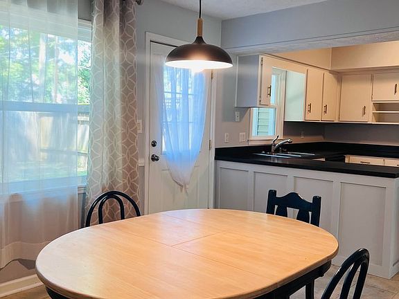 4th image of 510 Oak Meadow Ln