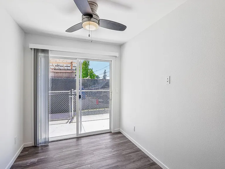 Midland Apartments — Photo 20