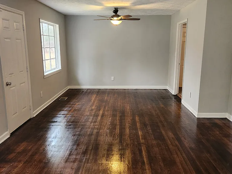 4025 Carol Dr — Photo 2