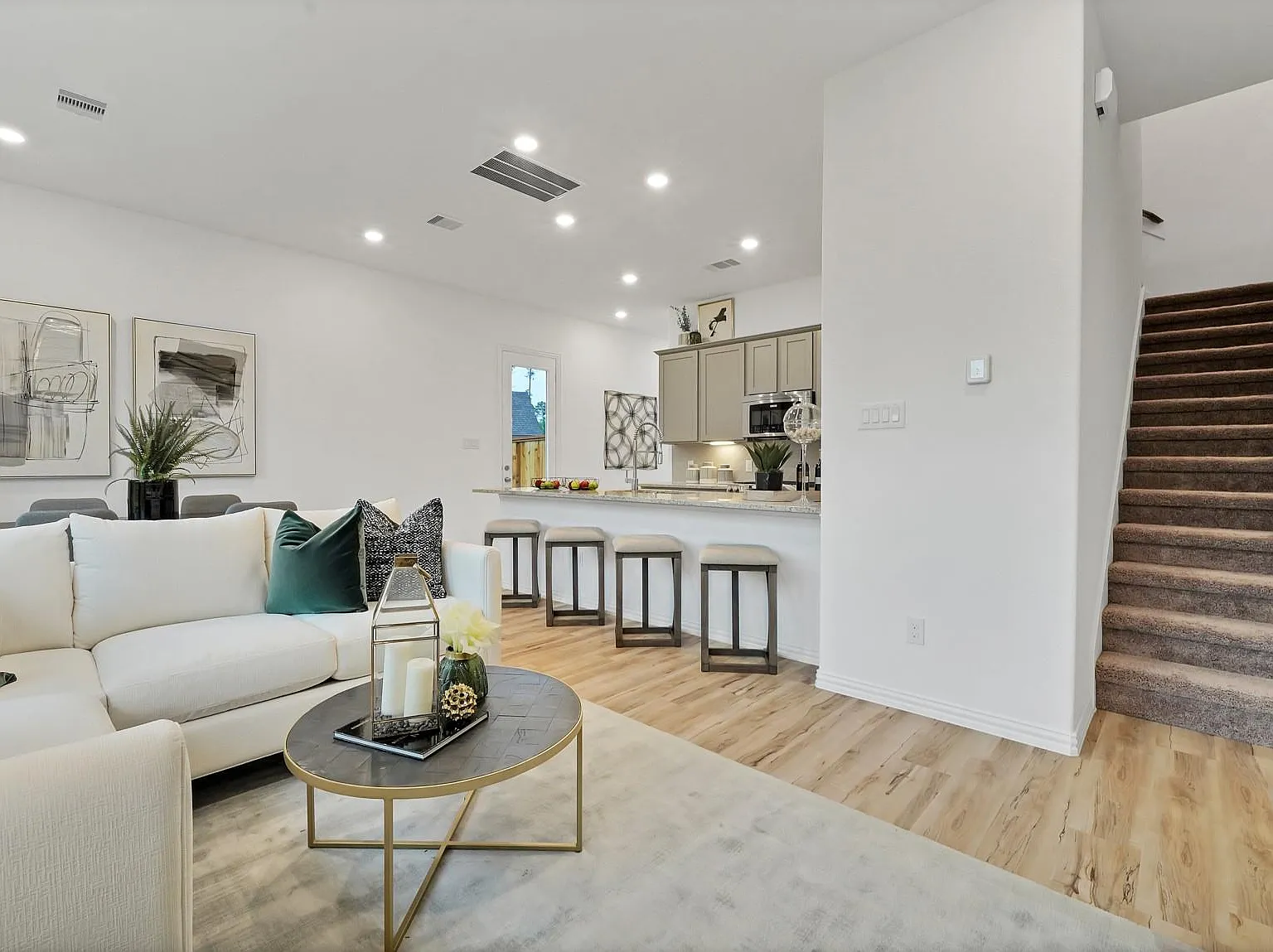 3 bed, 2.5 bath, 1849 sqft, $2,195 — Photo 3