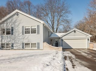 735 Stillwater Ct, Lake Zurich, IL