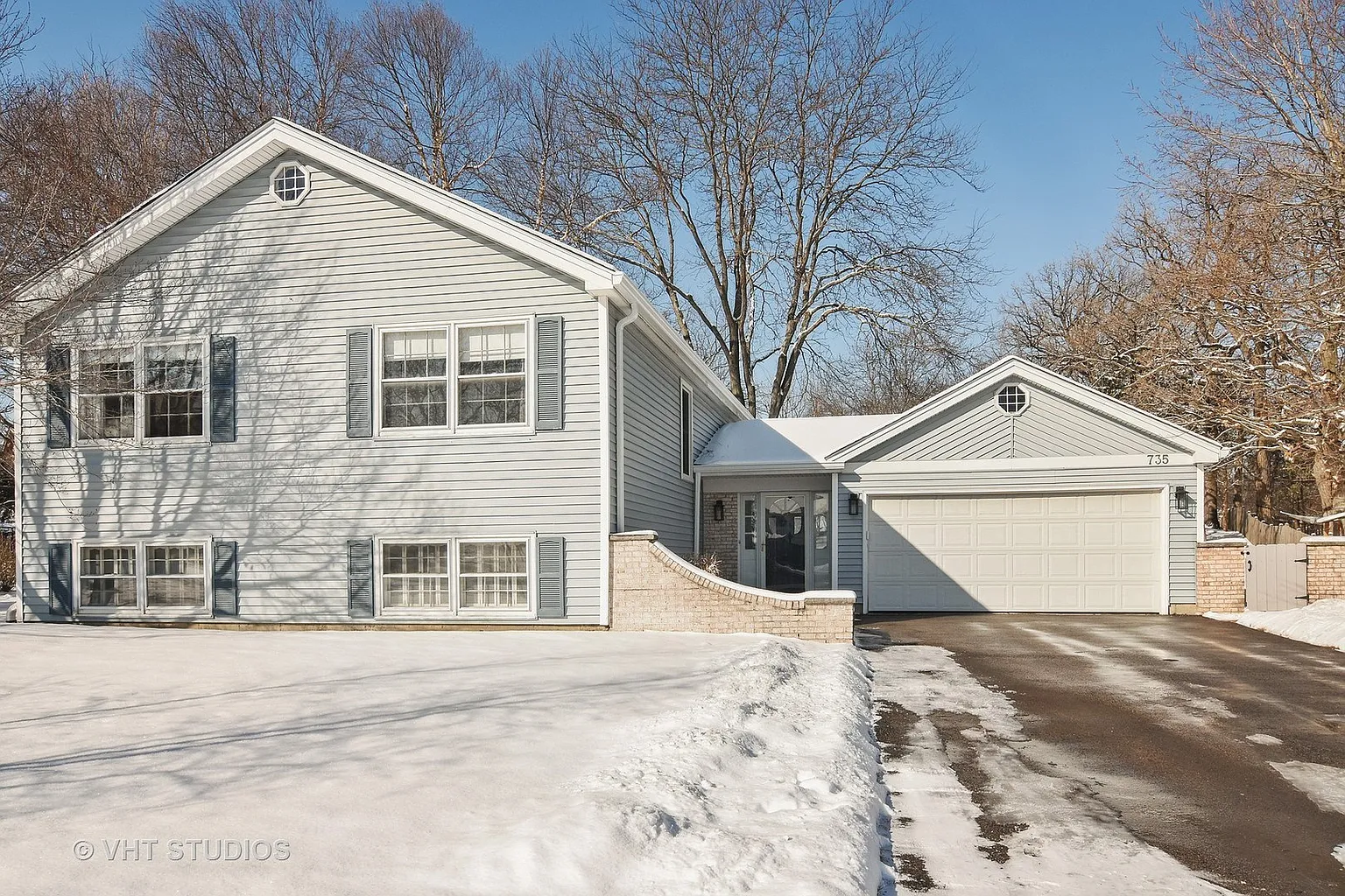 735 Stillwater Ct photo 1