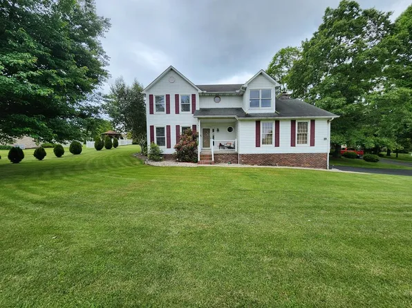 504 Quiet Oak St, Beaver, WV 25813