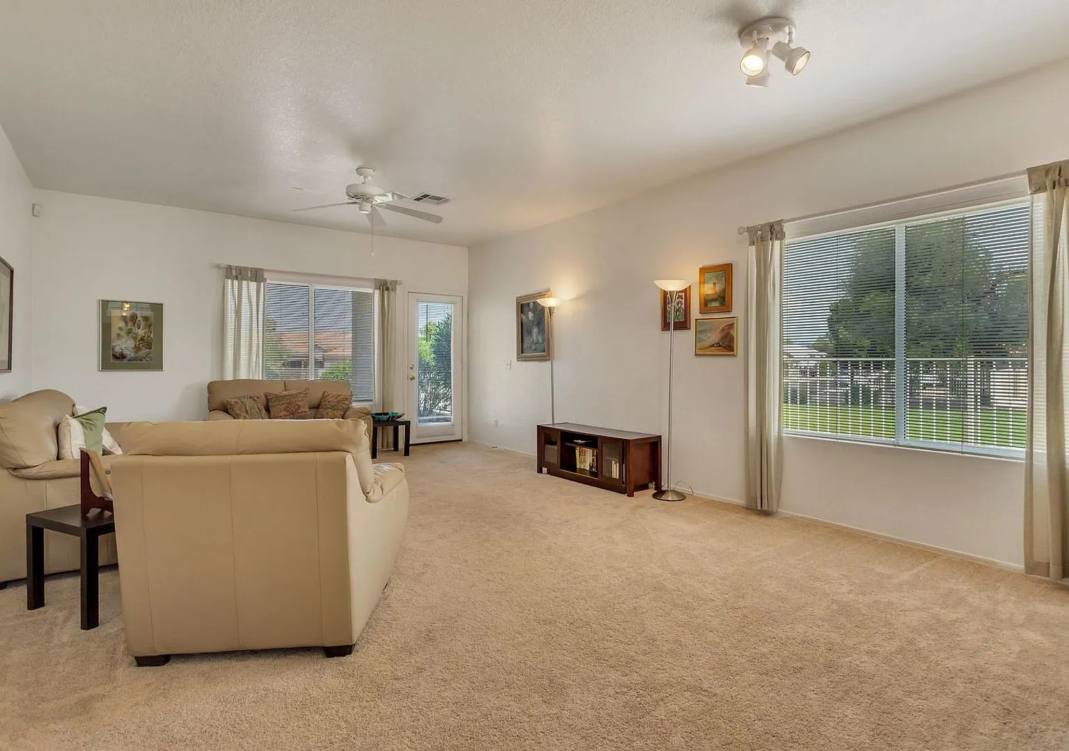 Beautiful 3 bedroom, 2 bath in great Mesa location! — Photo 3