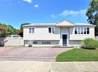 2624 Bernard St, Merrick, NY 11566