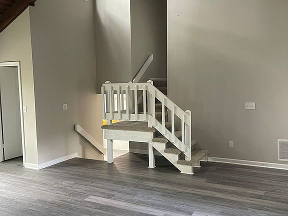 4th image of 7583 Raleigh Ln