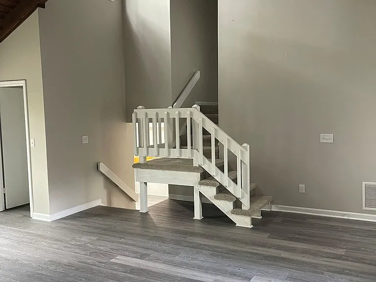 7583 Raleigh Ln — Photo 4