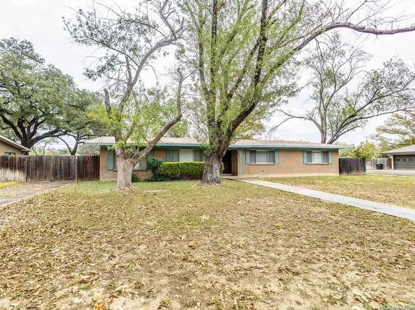 330 Louise, Uvalde, TX 78801