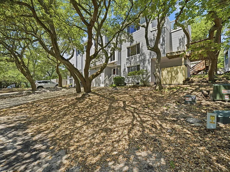 3848 Surry Rd — Photo 40