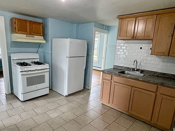 3rd image of 114 Tulip St