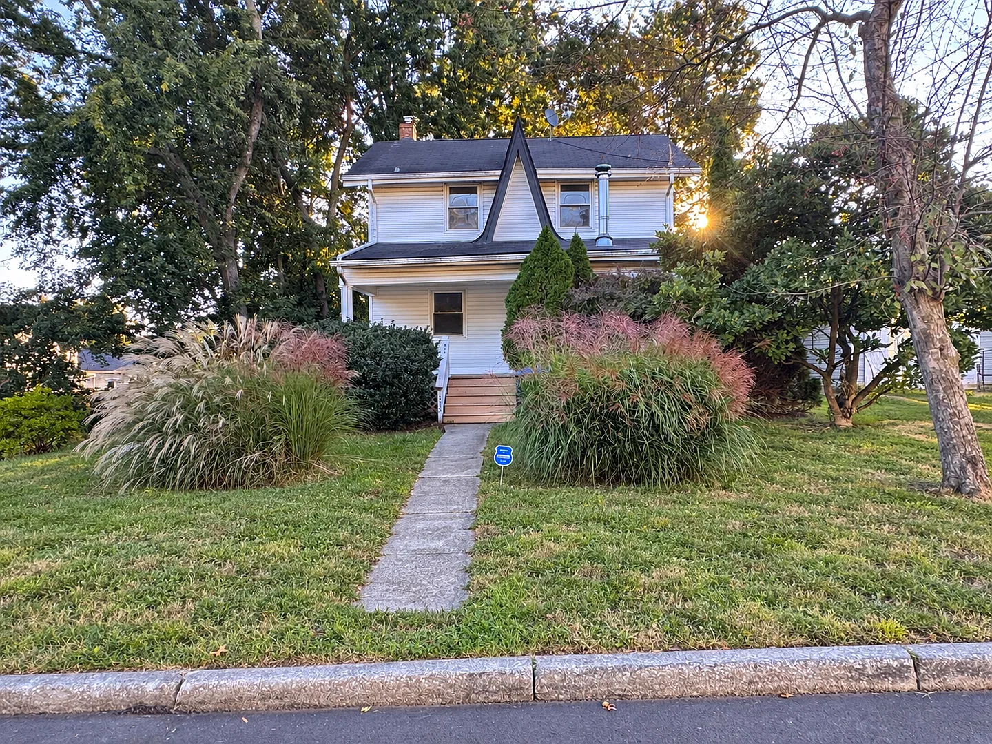 Welcome Home to Wyandot | 2 Bedrooms, Basement & Backyard — Photo 1