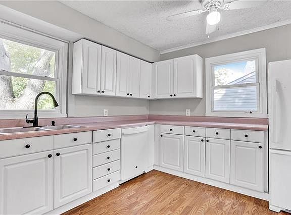 2nd image of 2134 Normandy Ln