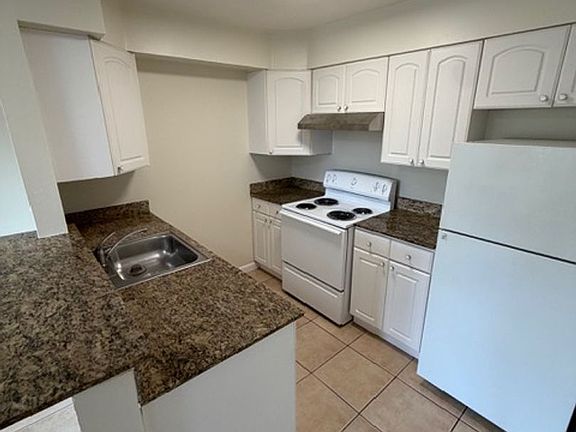 3rd image of 407 Fairmount Ave APT 202