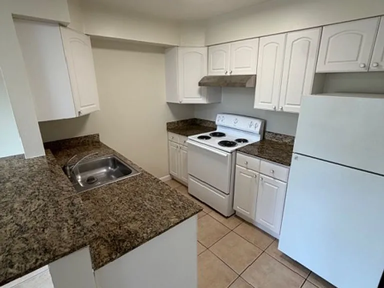 407 Fairmount Ave — Photo 3