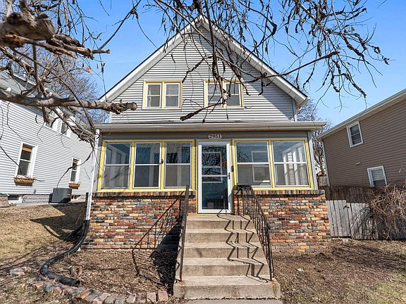 3rd image of 2951 Taylor St NE