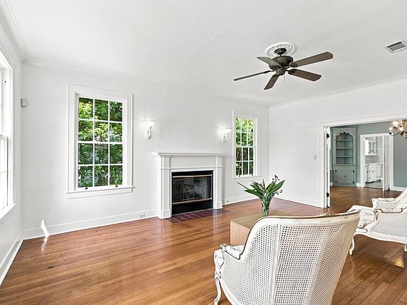 3rd image of 616 W Sallier St