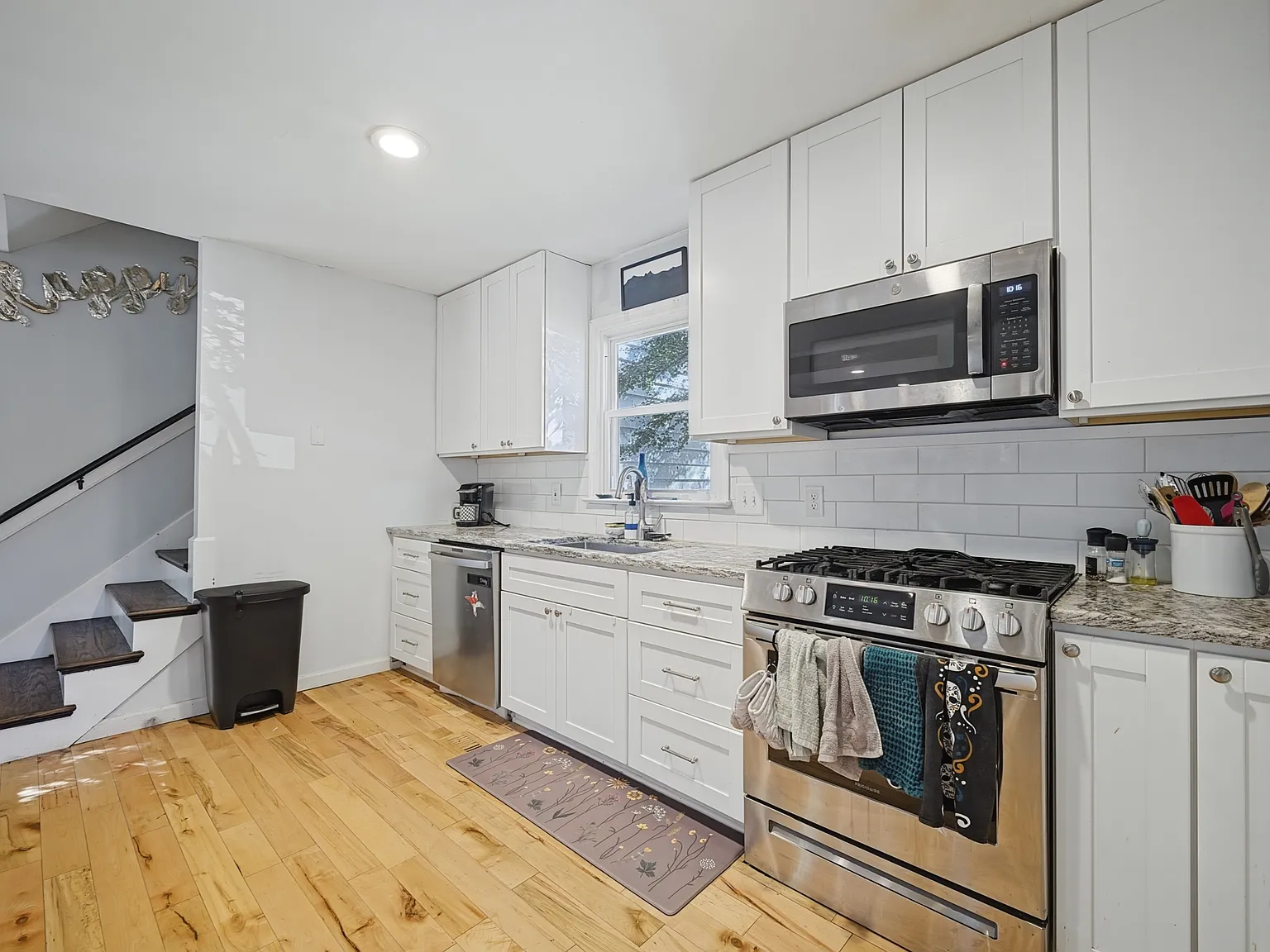 4 bed, 2078 sqft, $2,700 — Photo 4