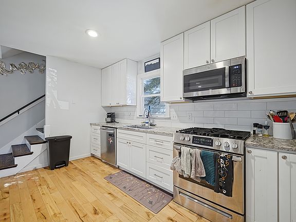 4th image of 808 Tiverton Pl