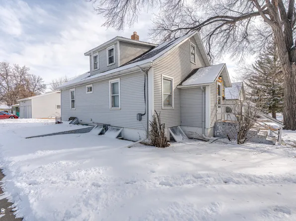 725 N 18th St, Bismarck, ND 58501