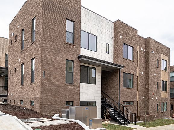 2nd image of 1613 Marshall St #Drive201