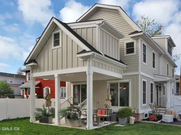 7 Meadow Dr, Cos Cob, CT 06807