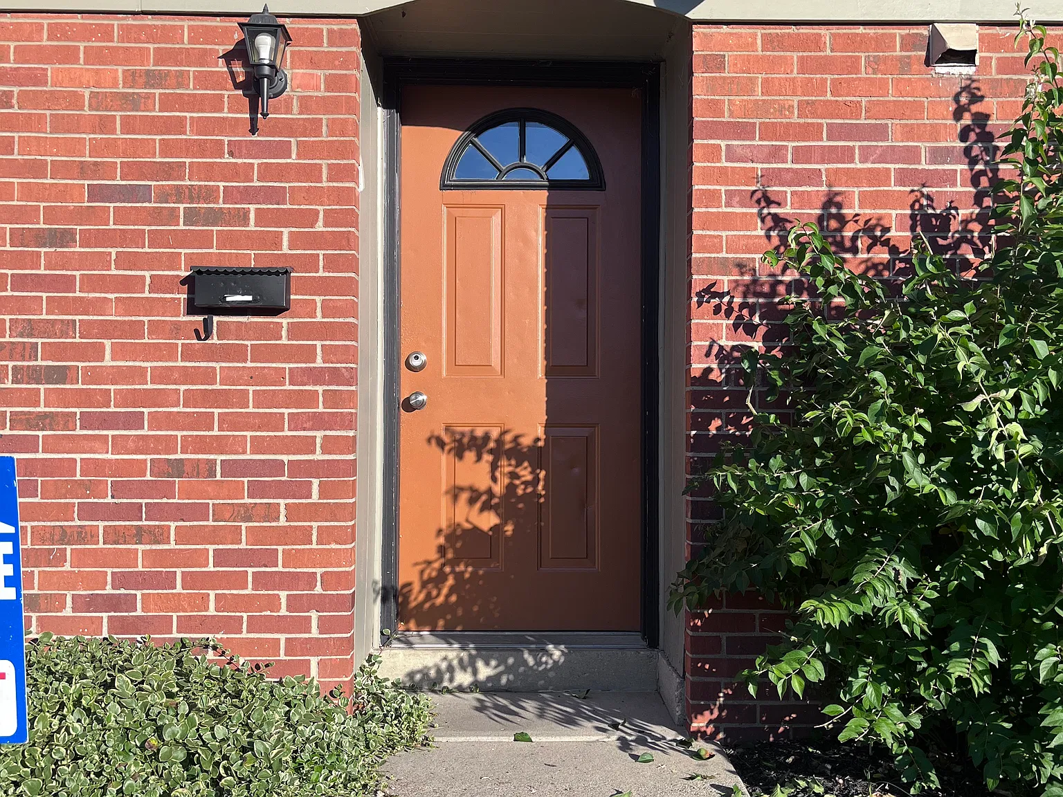 3 bed, 1.5 bath, 1058 sqft, $1,350 — Photo 1