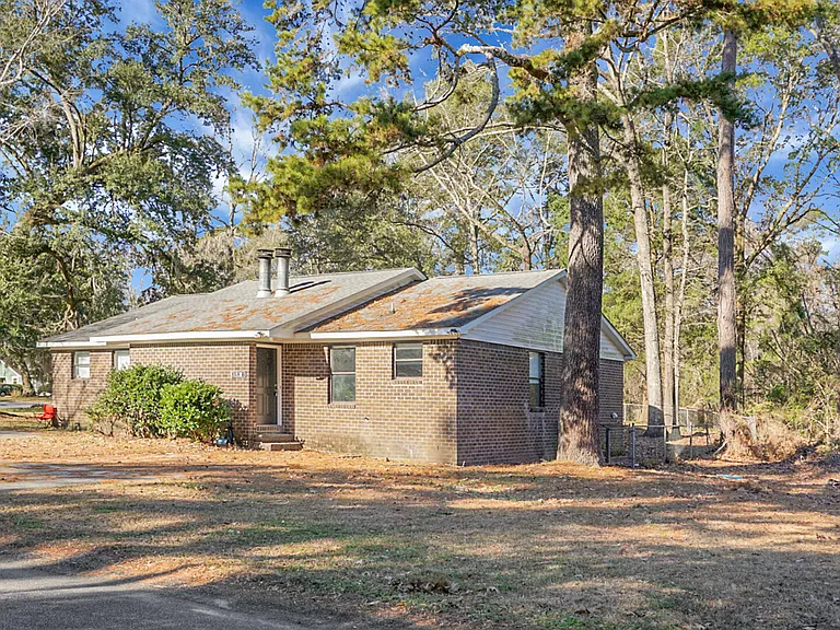 158 Hummingbird Ave #B — Photo 3