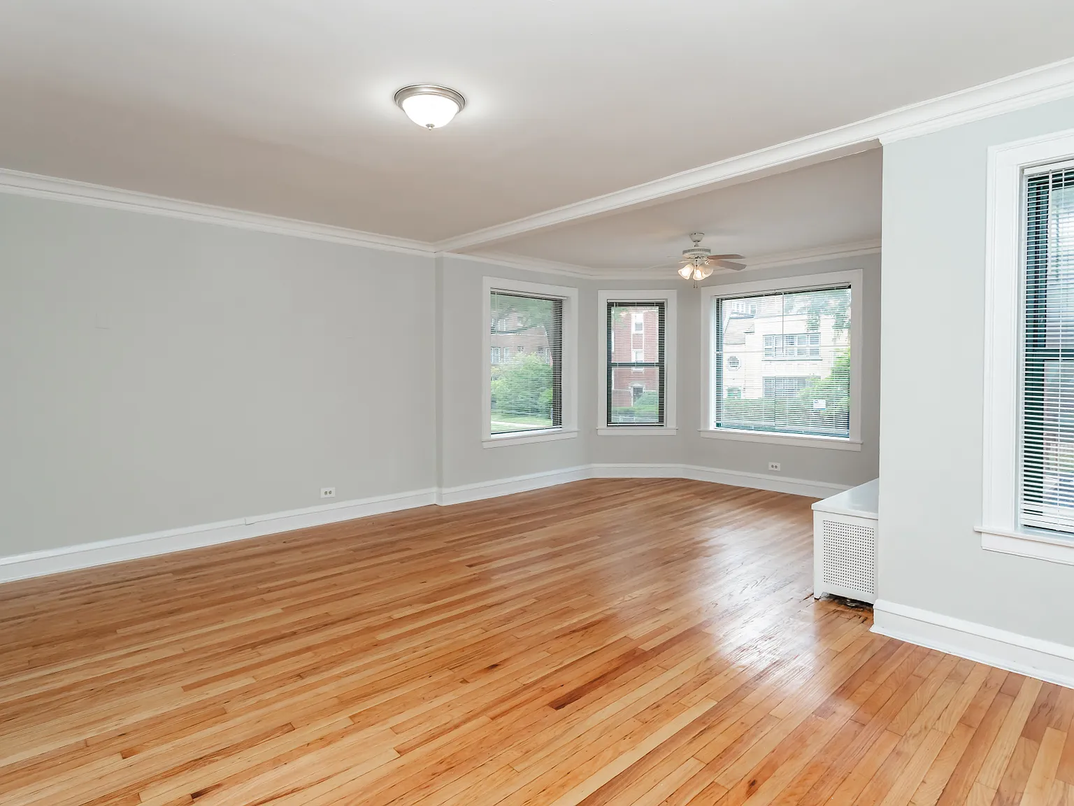 6901-17 S. Paxton/2211-17 E 69th St. — Photo 3
