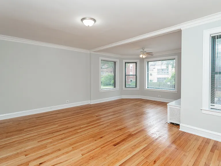 6901-17 S. Paxton/2211-17 E 69th St. — Photo 3