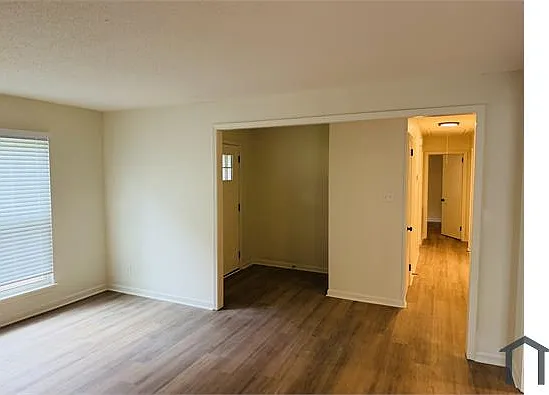 1033 Medina Dr — Photo 4