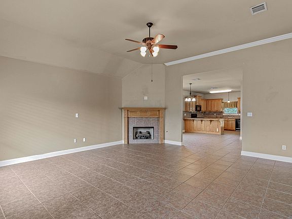 4th image of 39074 Balmoral Dr