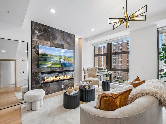 5th image of 72 York St APT 602