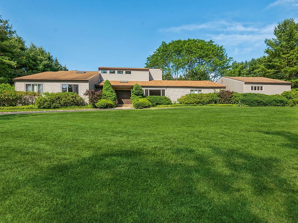 1st image of 24 Overbrook Ln