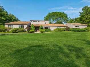 24 Overbrook Ln, Glen Head, NY 11545