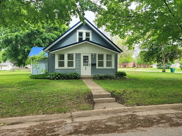 606 S Johnson St, Charles City, IA 50616